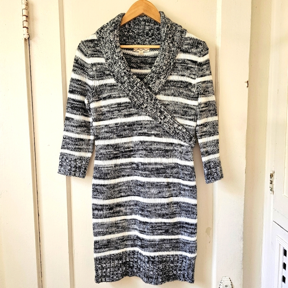 NWOT•Gray & White sweater dress (M)